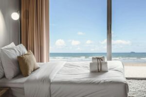 sypialnia z widokiem na morze